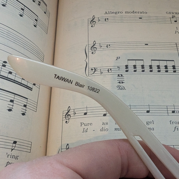 Kenzie Stylish White Aviator Sunglasses - Picture 9 of 11